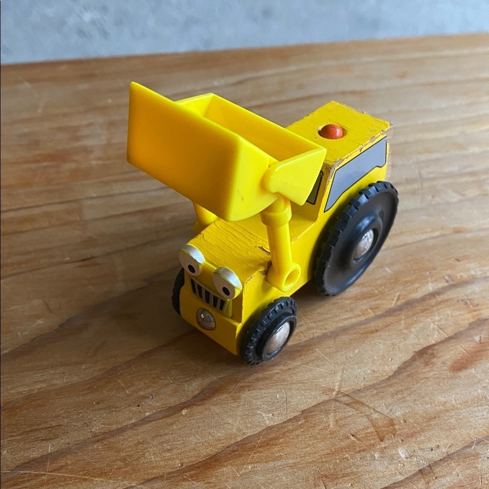 VTG “Scoop” from Bob the Builder - Picture 2 of 5